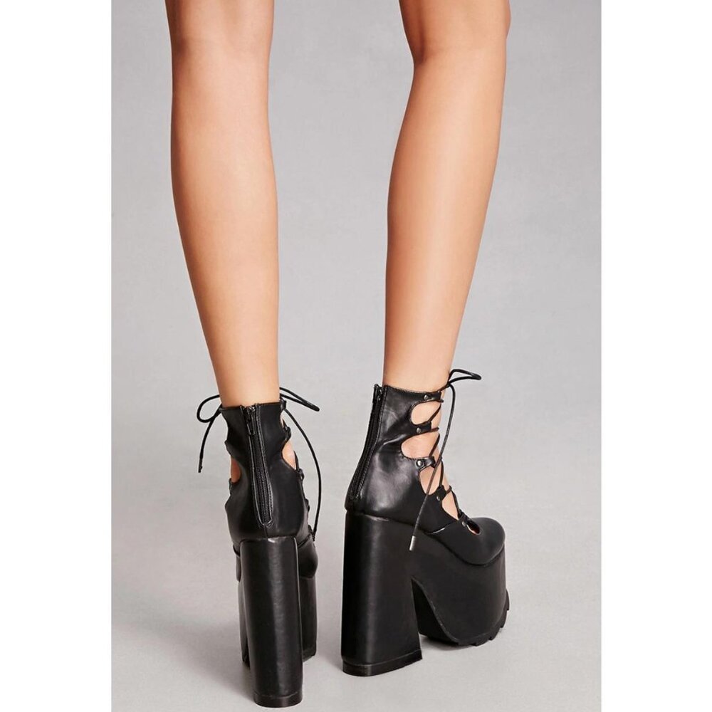๐ฆ๐ฅ๐HOT ITEM! ๐๐ฆ๐ฅ Y.R.U. Lucid Black Lace Up Chunky Platform Beauties! - Picture 4 of 15